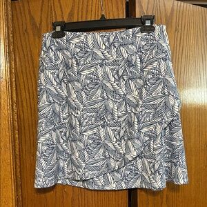 Eddie Bauer Navy and White M golf Skirt